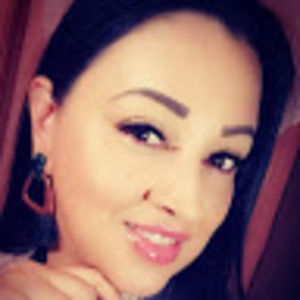 Meet your Posher, Claudia